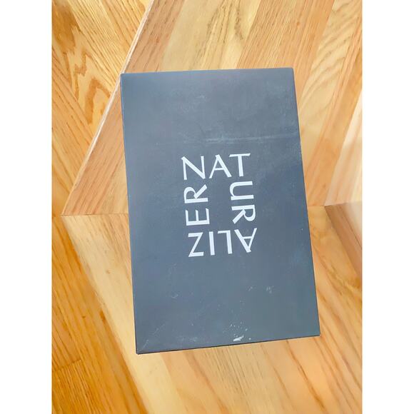 NWT/B Naturalizer Finola White Leather Sandals 8 us Buckle Detail/Summer Shoes - Picture 10 of 13